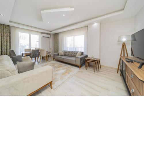 Luminous Flat w Balcony 15 min to Hadrian Gates
