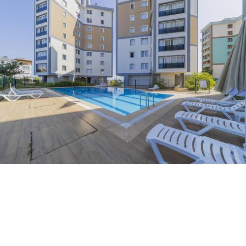 Luminous Flat w Shared Pool 5 min to Lara Beach