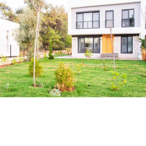 Luminous House w Garden 5 min to Beach in Milas