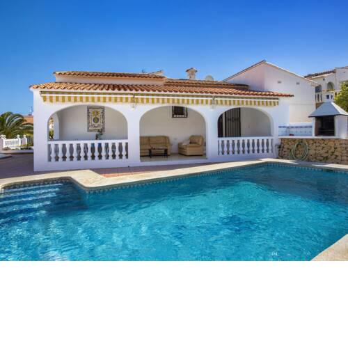 Luxurious 6 person villa with swimming pool in a beautiful area, amazing village, amazing location