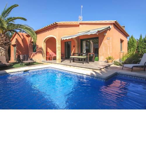 Luxurious Apartment in St Pere Pescador with Private Pool