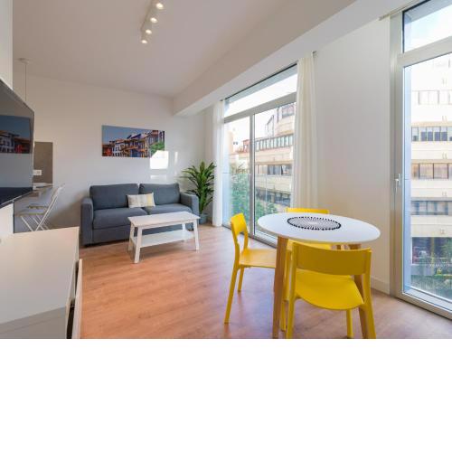 Luxurious APT - Side Sea Views - AirCon