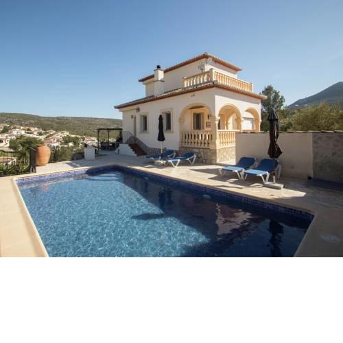 Luxurious Holiday Home In Alcanali with Pool