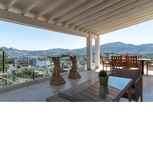 LUXURIOUS MODERN VILLA - ALL PRIVATE W EXCLUSIVE SERVICES FOR COMFORT HOLIDAY VILLA