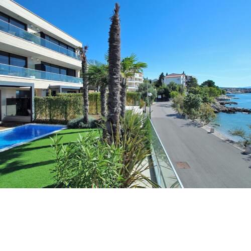 Luxurious two bedroom apartment with a sea view in Crikvenica