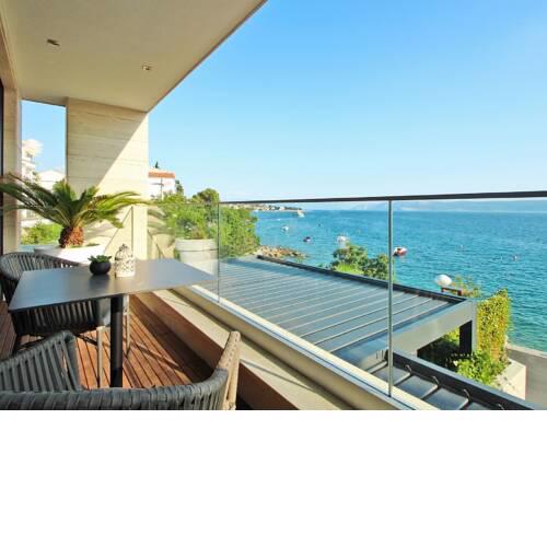 Luxurious two bedroom apartment with a sea view in Crikvenica