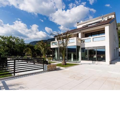 Luxurious Villa in Grizane with Sauna