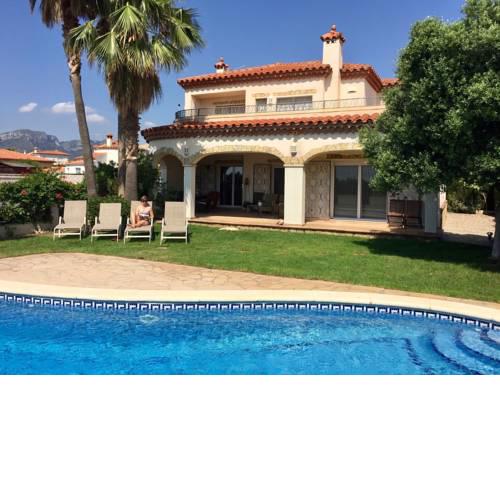 Luxurious Villa in Miami Platja with Swimming Pool