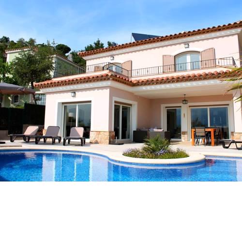 Luxurious Villa in Santa Cristina d'Aro with Swimming Pool