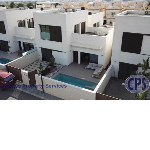 Luxurious Villa sleeps 6 with Private Pool LM1