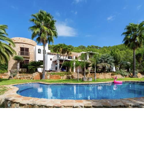 Luxurious Villa with Gorgeous Pool in Santa Eularia des Riu