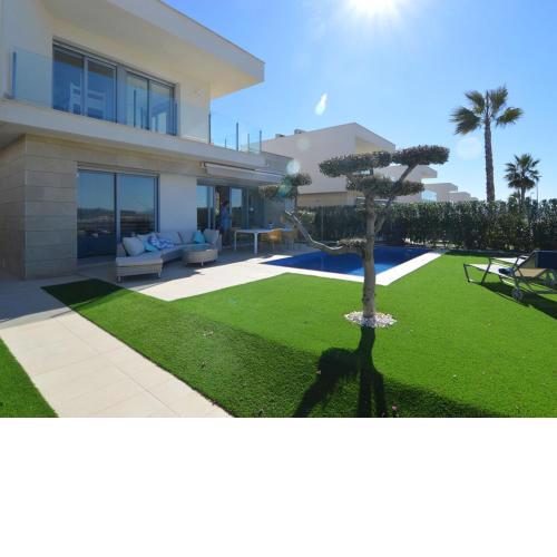 Luxurious Villa with Private Swimming Pool in Orihuela