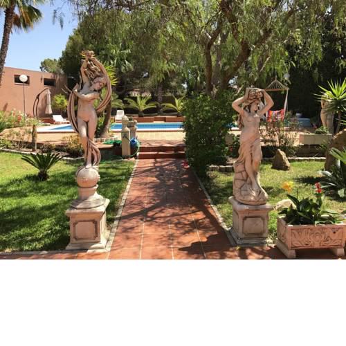 Luxurious villa with private swimming pool in Torrevieja