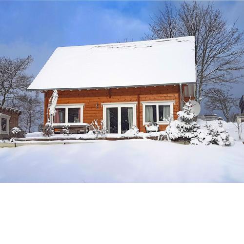 Luxurious wooden house with private sauna, garden and terrace in Küstelberg