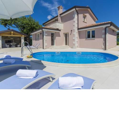 Luxuriously equipped villa with private pool offers you an excellent vacation