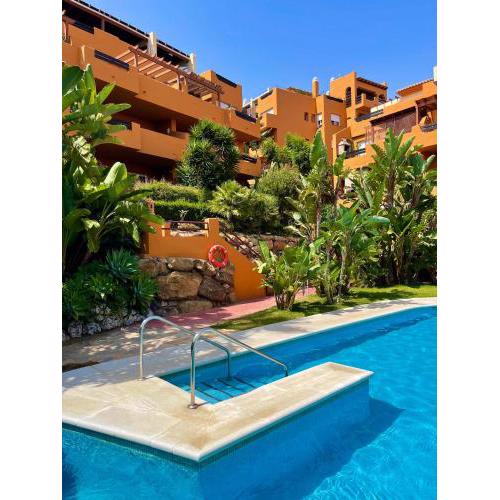 Luxury 1 bed apartment with pool and ocean views