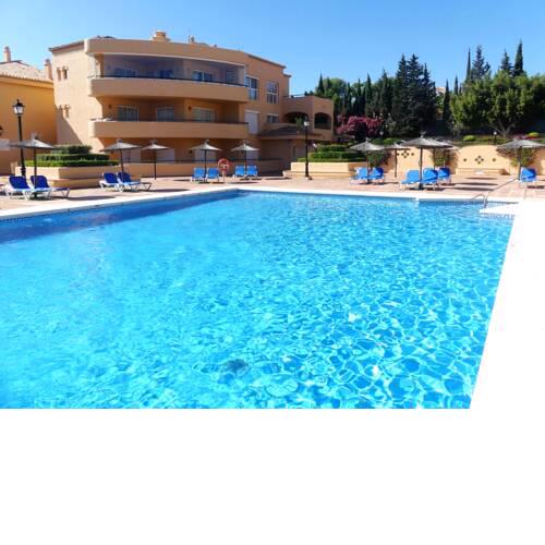 Luxury 2 bedroom apartment, immaculate condition, in Elviria near Marbella