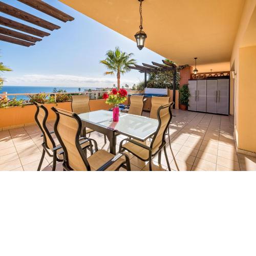 Luxury 2BR Condo 3 by Rafleys, Panoramic Sea Views, 7 mins Walk to the Beach