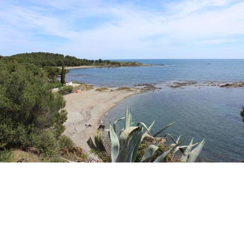 Luxury 4 bed apartment on coastal footpath at Cap Ras