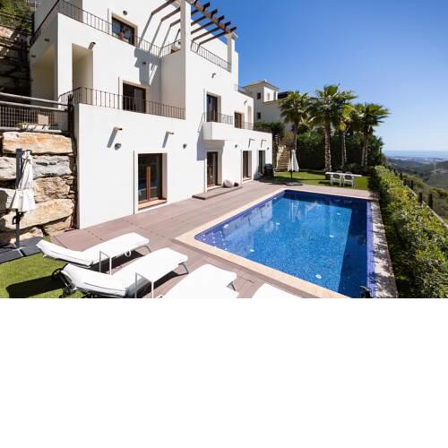 Luxury 4BR Villa - Benahavis Hills & Country Club