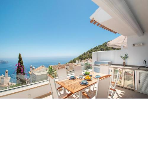 Luxury 5-bed house with jacuzzi sea views pool