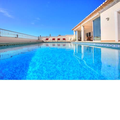 Luxury 5-Bed Villa near the beach