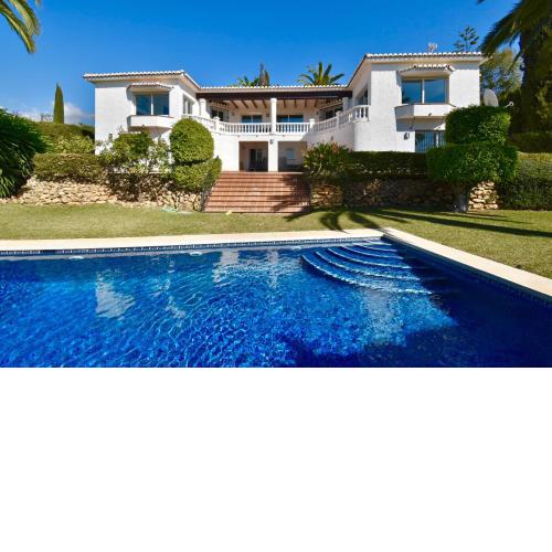 LUXURY 6 BRD VILLA PRIVATE SWIMMING POOL