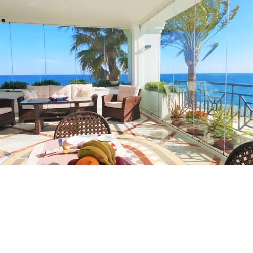 LUXURY APARTMENT FRONTAL TO THE SEA IN ESTEPONA DONCELLA BEACH