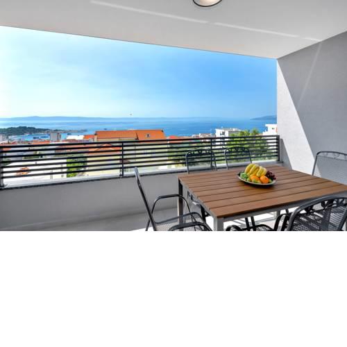 Luxury apartment Macola with beach parking