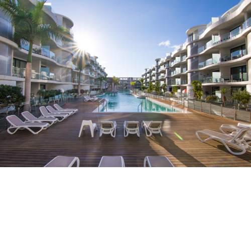 Luxury Apartment, parking, terrace, pool.