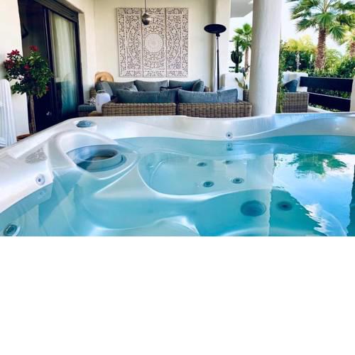 Luxury apartment with jacuzzi