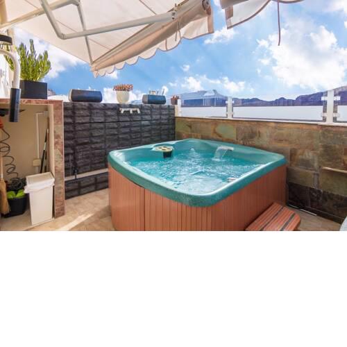 Luxury apartment with private Jacuzzi and Pool access