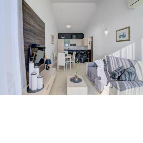 Luxury apartment with sea view 4 + 2