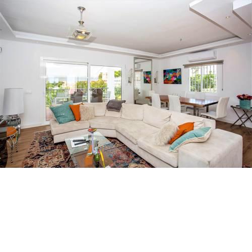 Luxury Apartments & Holiday Homes with Private Pool