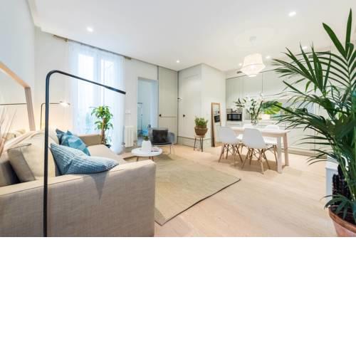 Luxury appartment at a newly refurbished building with patio at Madrid heart
