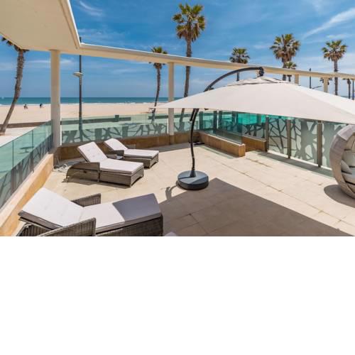Luxury Beach Apartment with Pool