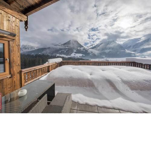 Luxury chalet with 3 bathrooms, near small slope