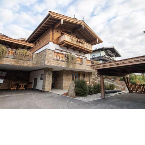 Luxury chalet with four bathrooms, close to a lift