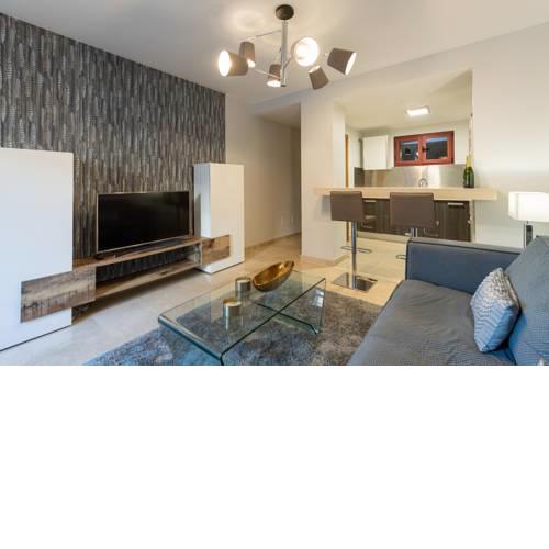 Luxury close to the beach. Gym+solarium+wifi