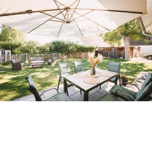 Luxury design eco house in Lübeck city with garden - terrace - home office - smart TV with Netflix