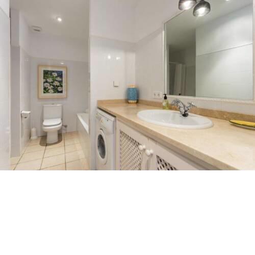 Luxury Flat - Classy Style - With Shared Pool