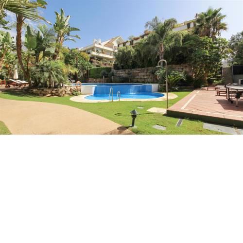 Luxury Garden Apartment in Lomas del Rey