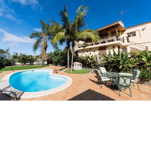 Luxury Home - Pool Parking & Tennis Court
