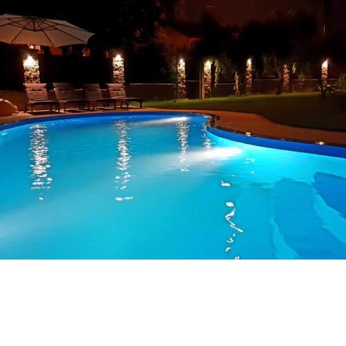 Luxury house close to metro, with pool and whirlpool