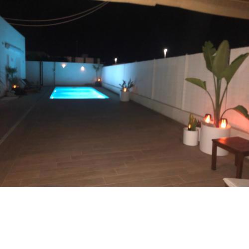 Luxury house with pool, near the beach