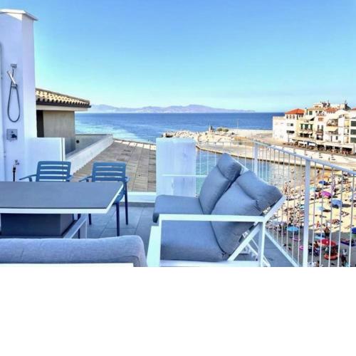 Luxury in front of the sea and private heated pool
