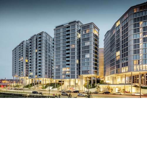 Luxury Living, Sightseeing and Shopping - many extras