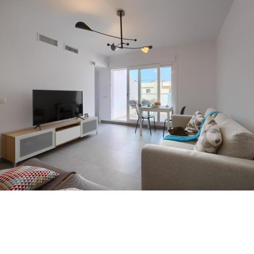 LUXURY PENTHOUSE 2nd LINE TO THE BEACH!