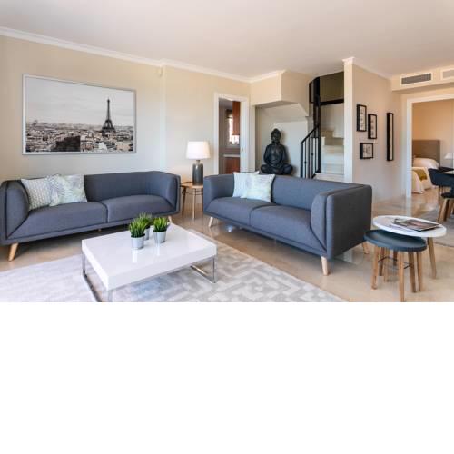 LUXURY PENTHOUSE MARBELLA SEAVIEWS, TWO ROOMS, PARKING AND GOLF