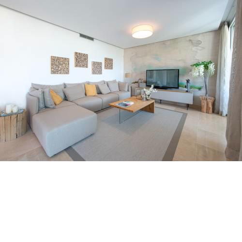 LUXURY PENTHOUSE MARBELLA WIFI POOLS NETFLIX GOLF